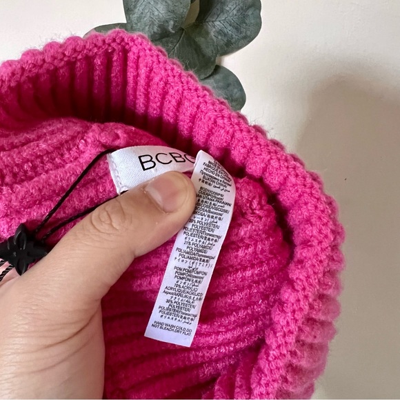 NWT BCBG Generation Pom Pom Hat - Picture 6 of 6